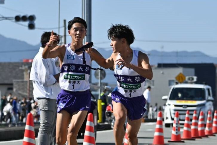 駒大は7区・篠原倖太朗からアンカー・山川拓馬にタスキリレー