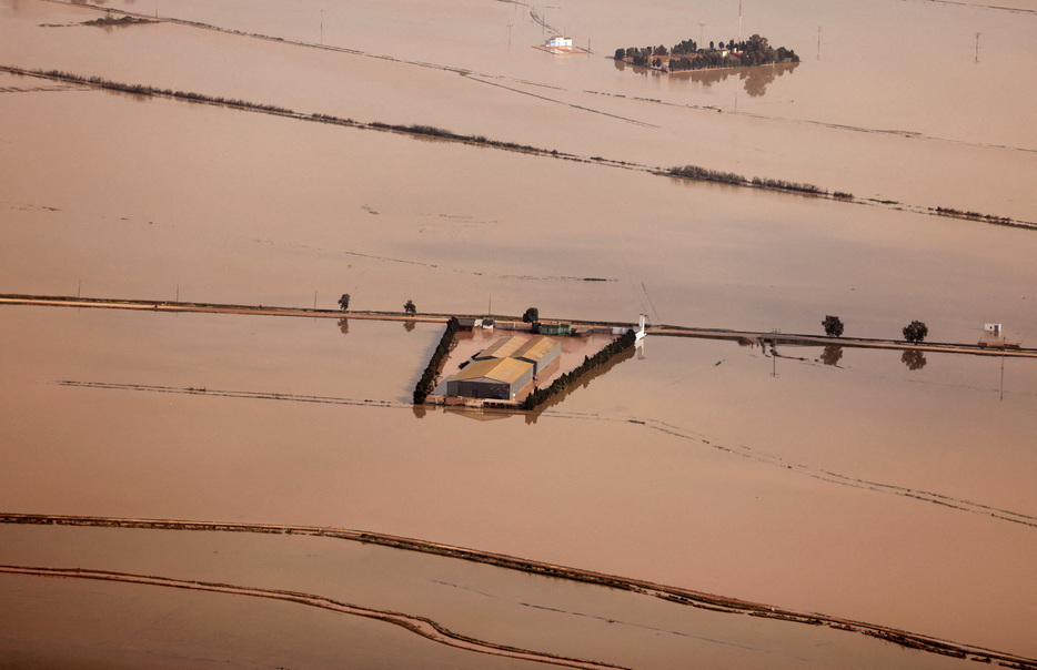 スペイン東部バレンシア州などで、豪雨によって発生した洪水による死者が３１日、１５５人を超えた。同日撮影（２０２４年　ロイター/Nacho Doce）