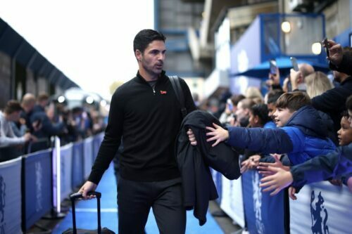 チェルシー戦会場の『スタンフォード・ブリッジ』入りするアルテタ監督 [写真]＝Getty Images