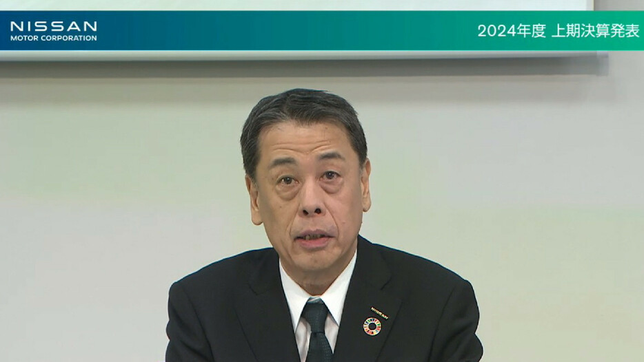 日産自動車は７日、世界全体での生産能力を２０％引き下げ、人員を９０００人削減すると発表した。写真はオンライン形式での記者会見で発言する内田誠社長。