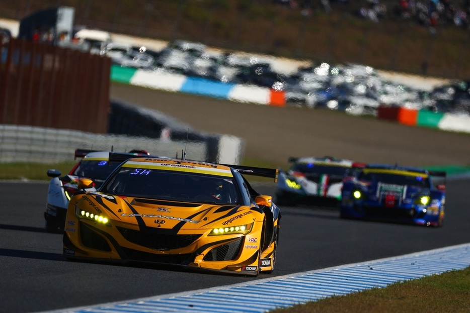 GT300クラス：3位スタートからしぶとい走りで3位を見事キープしたNo.18 UPGARAGE NSX GT3。