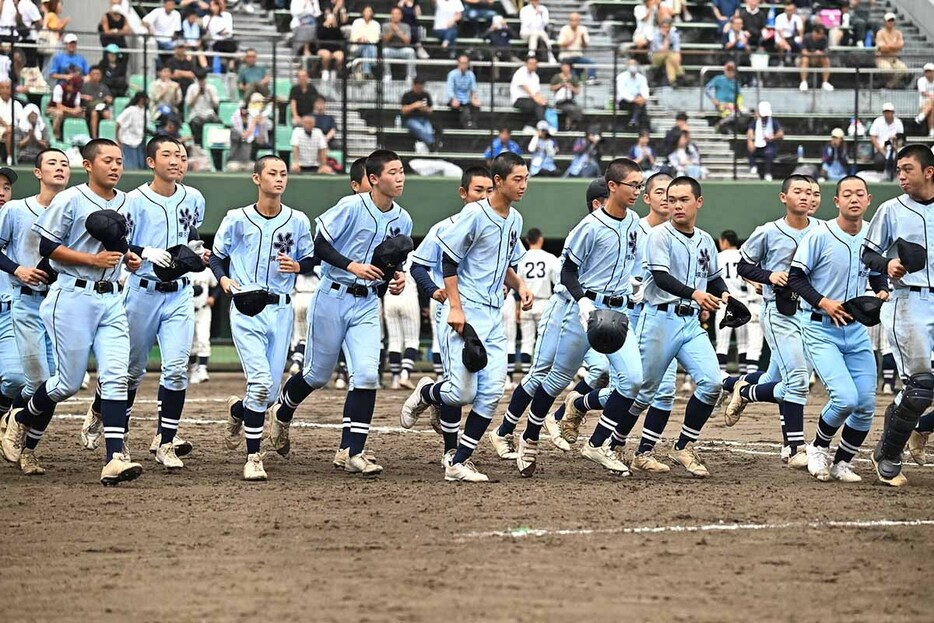 秋季県大会準々決勝で東海大相模に惜敗した横浜清陵＝サーティーフォー保土ケ谷