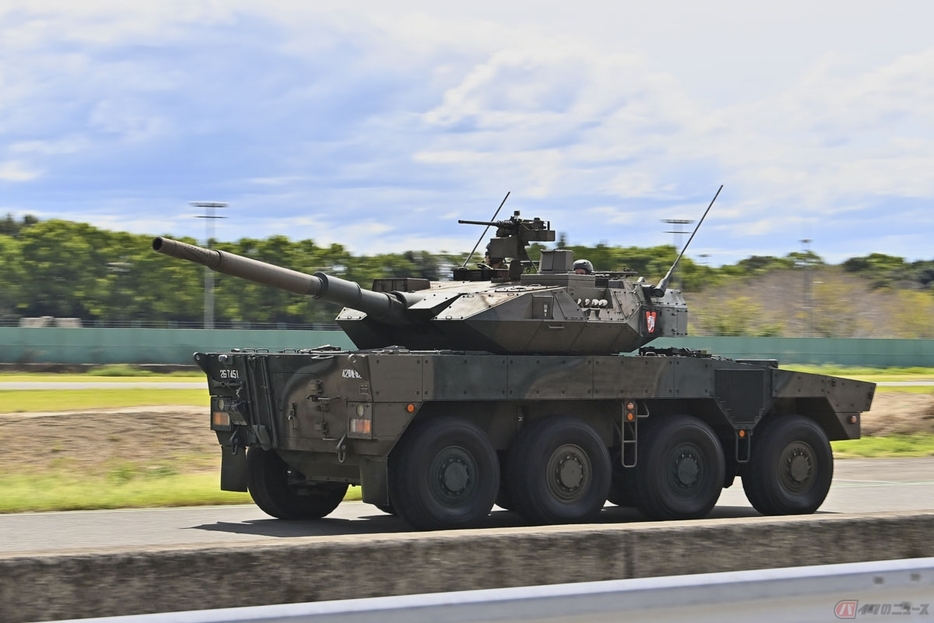 エキシビションで話題になった陸上自衛隊熊本駐屯地の協力による、装甲車のデモラン