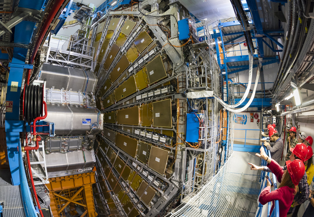 欧州原子核研究機構(CERN)が建設したLHCと呼ばれる大型ハドロン衝突加速器 photo by gettyimages