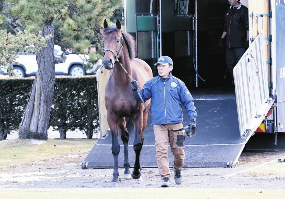 ブリーダーズ・スタリオン・ステーションに到着したジャスティンミラノ