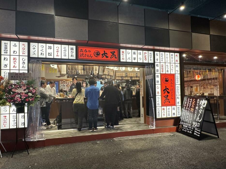 オープン時からにぎわう「立呑み大黒 高円寺マシタ店」