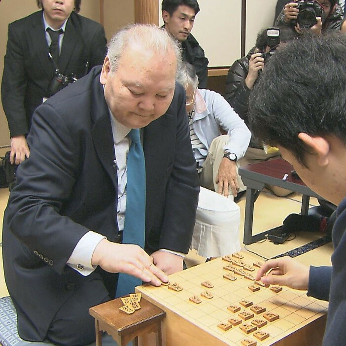 藤井聡太四段（当時14歳）と対局した加藤一二三九段 2016年12月