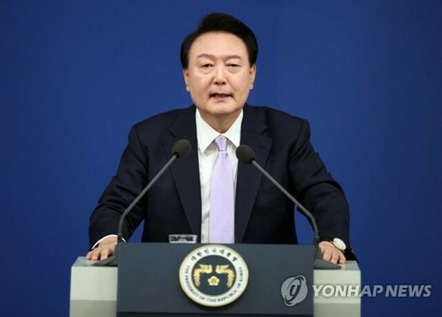 国民向け談話を発表する韓国の尹錫悦（ユン・ソクヨル）大統領＝7日、ソウル（聯合ニュース）