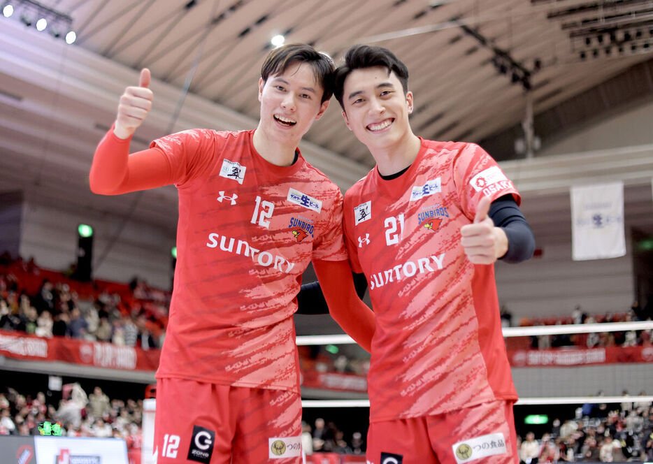 試合に勝利し笑顔の高橋藍（左）と高橋塁（カメラ・岩田　大補）