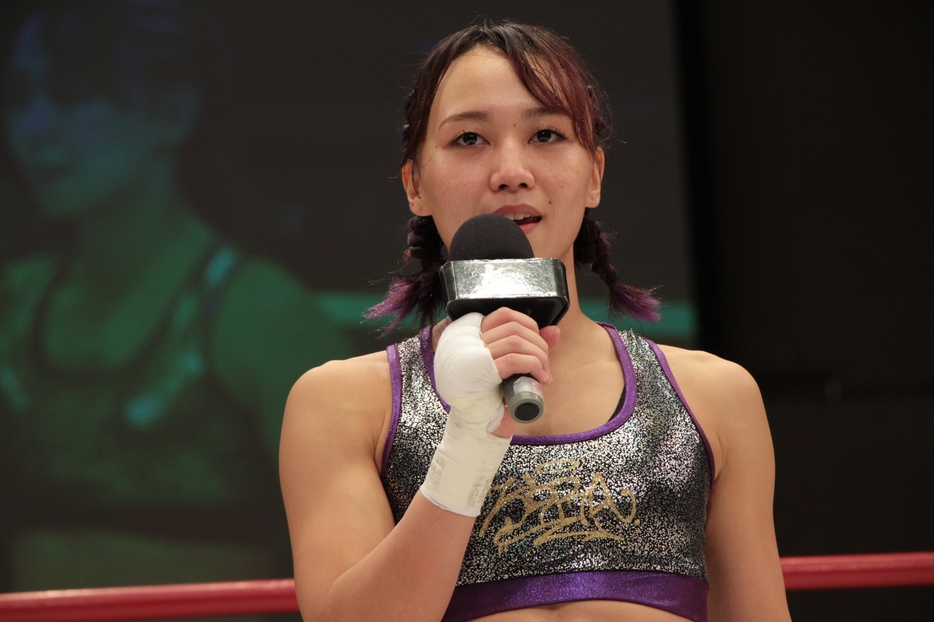 プロ初のKO勝ちを収め、K-1女王の菅原美優に対戦を迫った松谷