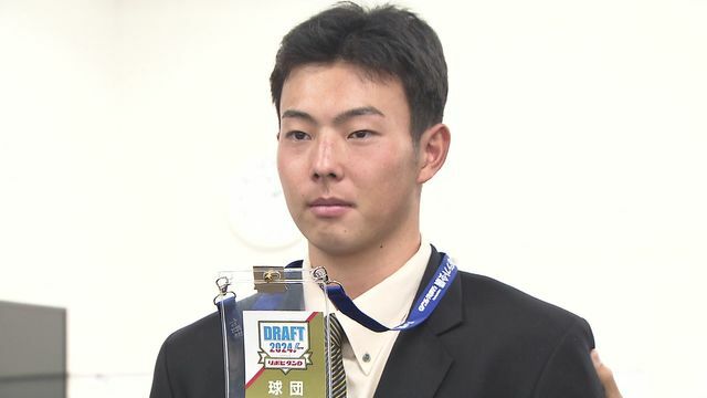 巨人の指名挨拶を受けた北星学園大附高・石田充冴投手