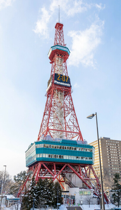 文化審議会は２２日、さっぽろテレビ塔（札幌市）＝写真＝や西宮神社本殿（兵庫県西宮市）など２４都道府県の建造物１２９件を登録有形文化財とするよう、阿部俊子文部科学相に答申した（札幌市教育委員会提供）