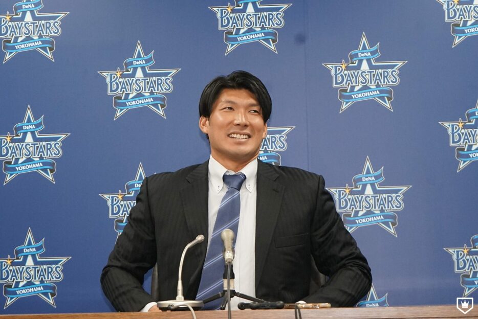 引退会見を行ったDeNA・大田泰示（写真：萩原孝弘）