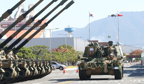 韓国がポーランドに輸出した自走砲（写真＝YONHAP NEWS/アフロ）