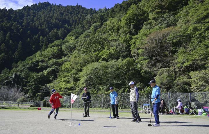 関係人口の増加を目指したグラウンドゴルフ大会。今では地区の名物イベントになっている