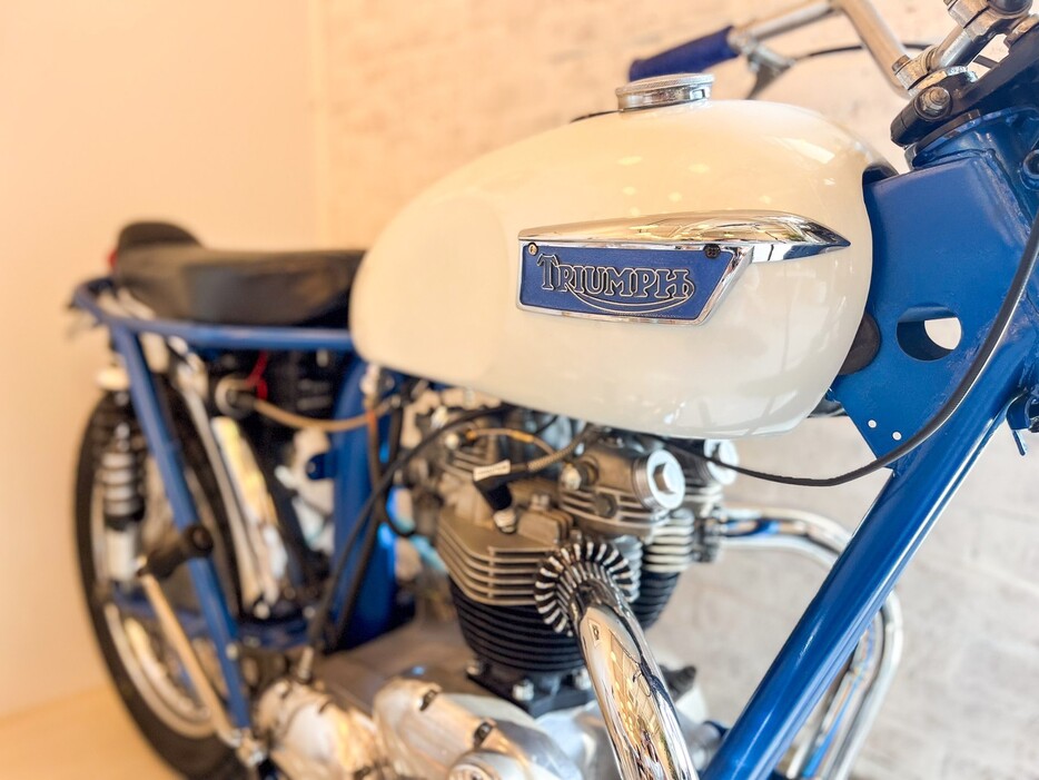 ▲ 『Triumph TR6 Trophy』店内にはバイクも展示しています