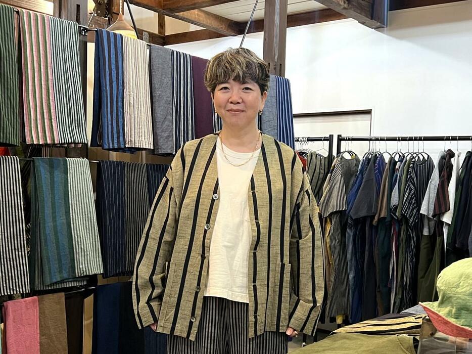 「YAMMA神楽坂」店主でYAMMAデザイナーの山崎ナナさん