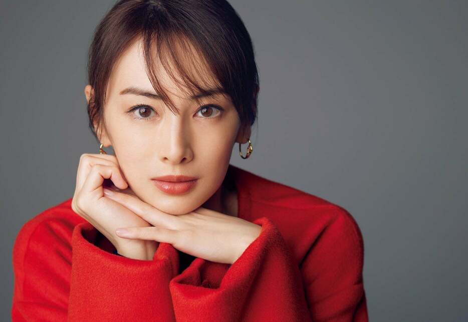 北川景子「北川景子オフィシャルカレンダー2025」（C）SDP