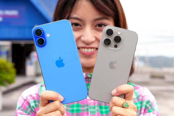 向かって左が「iPhone 16 Plus」、右が「iPhone 16 Pro」