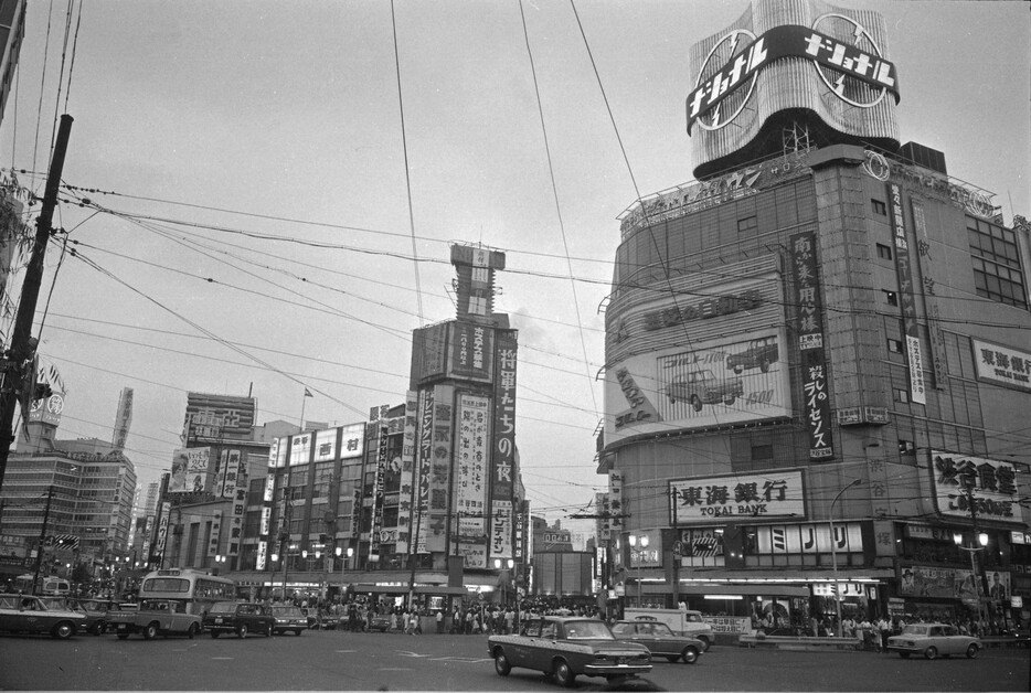 渋谷スクランブル交差点（1967年）