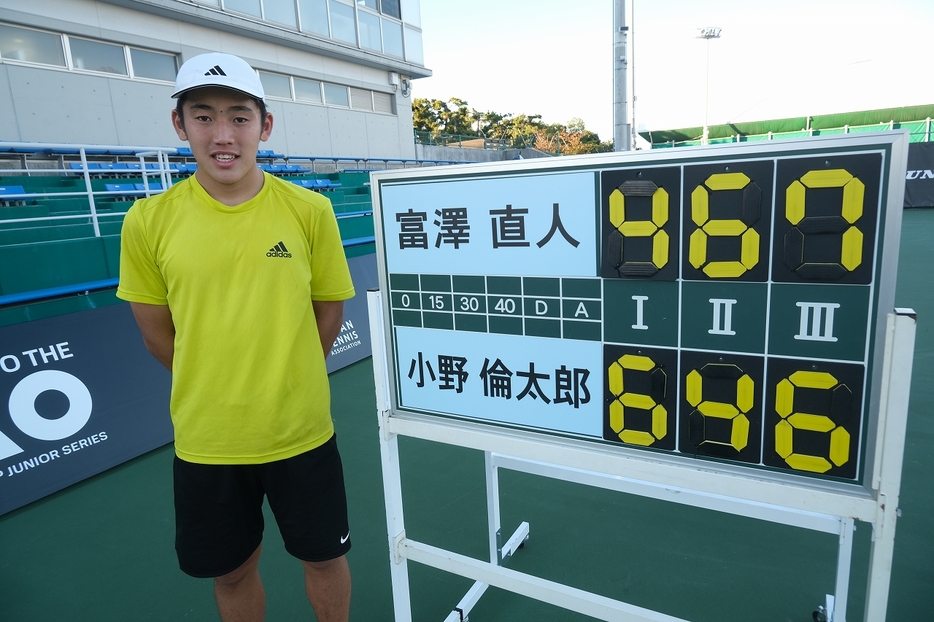 「2025 DUNLOP ROAD TO THE AUSTRALIAN OPEN JUNIOR SERIES in 四日市 国内予選」（三重・四日市テニスセンター）で優勝を飾った富澤直人（A&Aテニスアカデミー）（写真提供◎住友ゴム工業株式会社）