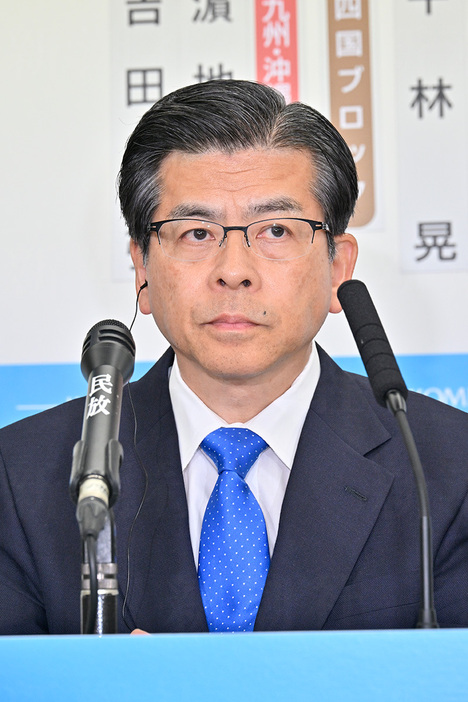 代表辞任を表明した石井氏