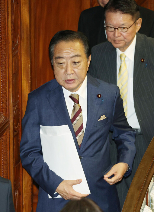 石破茂首相が再指名され、衆院本会議場を後にする立憲民主党の野田佳彦代表＝１１日午後、国会内