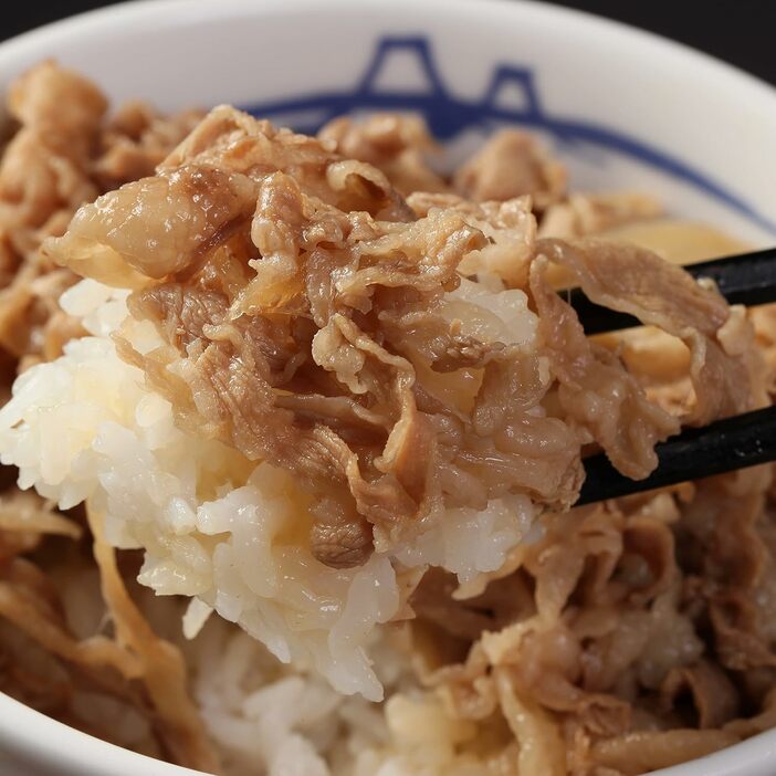 松屋の牛丼（出典：Amazon.co.jp）