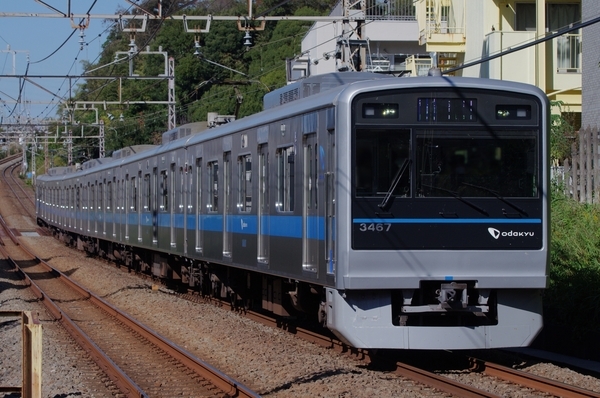 小田急電鉄の運行車両（画像：写真AC）。