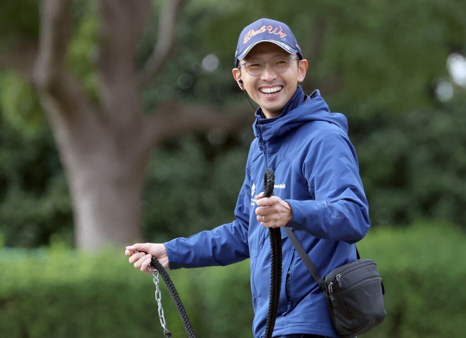 宮田敬介調教師＝美浦トレセン（撮影・塩浦孝明）