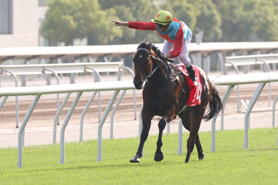 カーインライジング（(C)The Hong Kong Jockey Club）