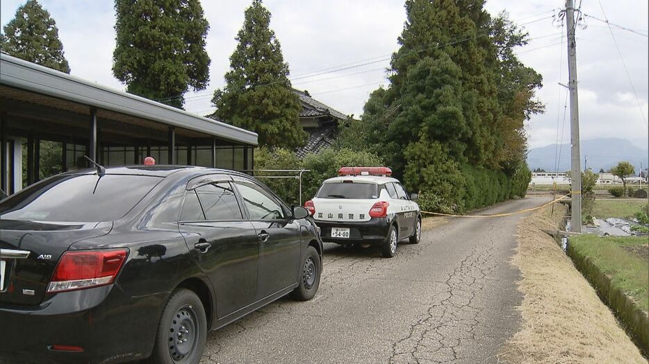 金属バットを振り回し襲い掛かってきた男に警察官が拳銃2発　富山・南砺市