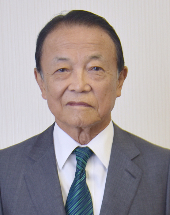 自民党の麻生太郎最高顧問