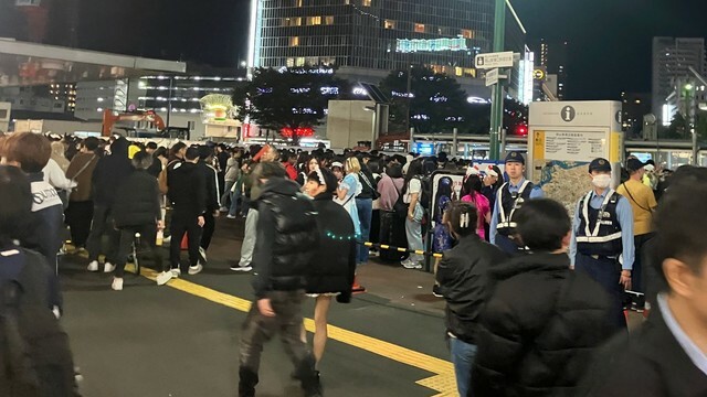 JR岡山駅東口広場(岡山市)　10月31日午後8時ごろ