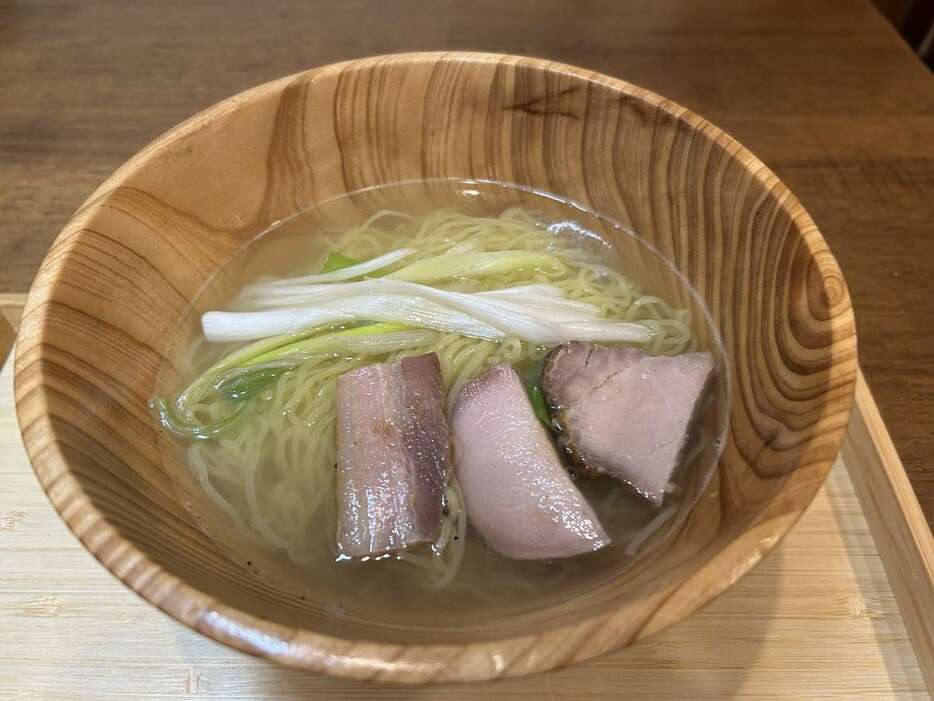 ラーメン通らに四半世紀にわたり愛されている「黄金の鯛らーめん」＝宇都宮市の「らあめん厨房どる屋」