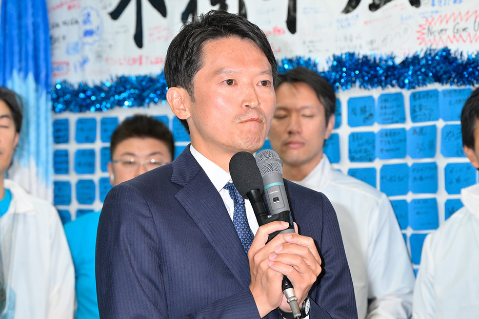 当選を決めた斎藤知事