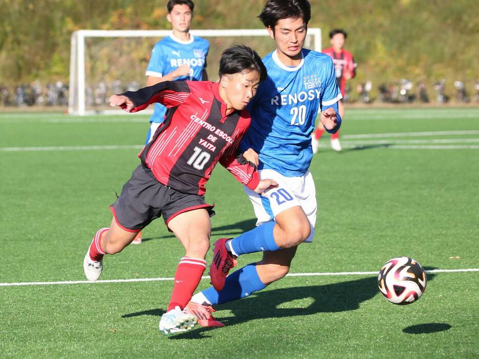 矢板中央高の10番FW堀内凰希(3年=AC長野パルセイロU-15出身)は自身の勝ち越しゴールを含め2得点に絡む活躍(Taro YOSHIDA)