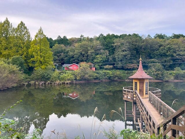 少しずつ色づきかけていた、水浴び小屋周辺