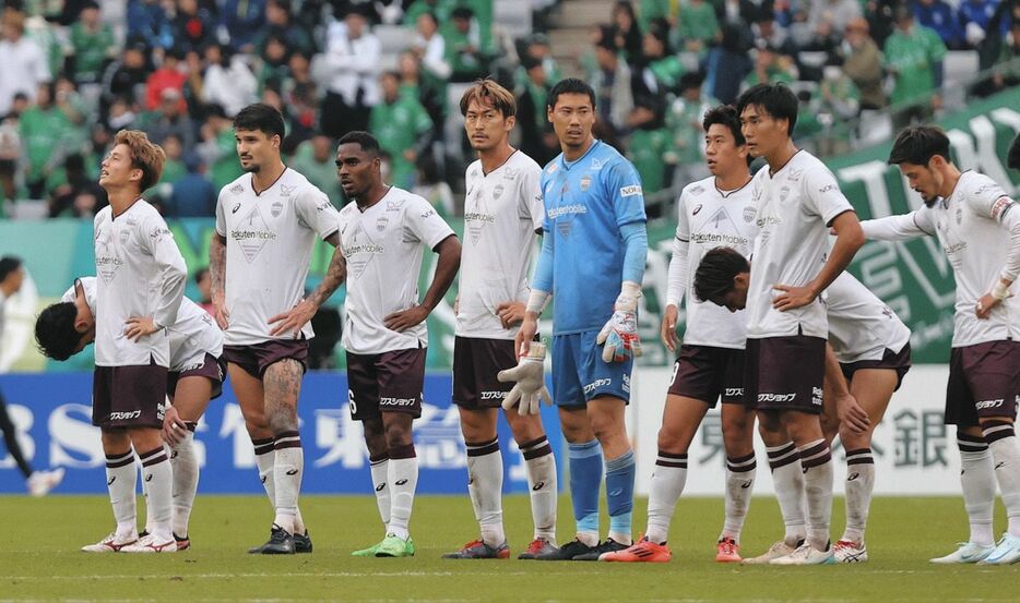 東京Ｖと引き分け肩を落とす神戸イレブン