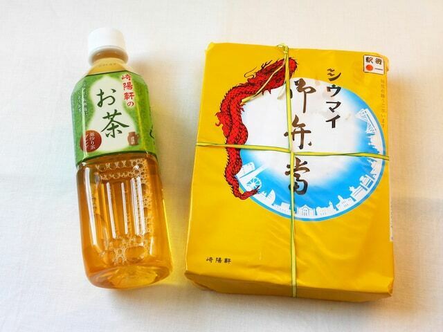 すっきりとした味わいの「崎陽軒のお茶 釜炒り茶ブレンド」（税込130円）（筆者撮影）