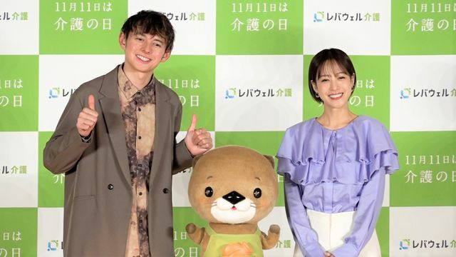 イベントに登壇したハリー杉山さんとフリーアナウンサー・鷲見玲奈さん