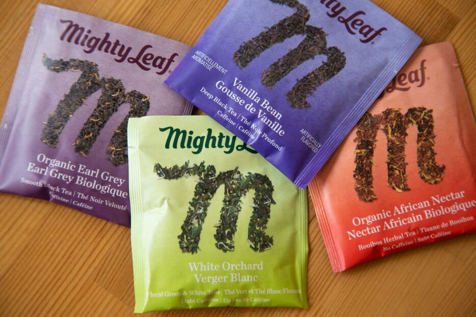 「Mighty Leaf」各550円は、お茶の産地で働く子どもたちを支援する活動をしている