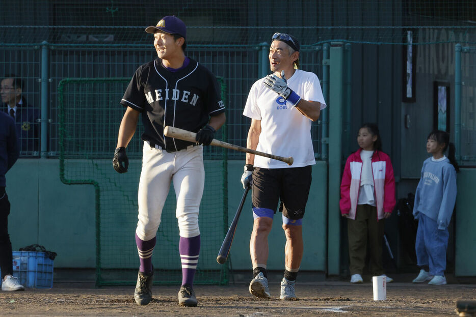 愛工大名電高野球部を指導するイチロー氏（代表撮影）