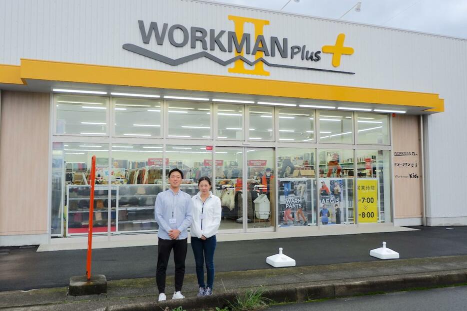 小山臨海公園近くにオープンする「WORKMAN Plus2 熱海下多賀店」店長水野さん夫婦