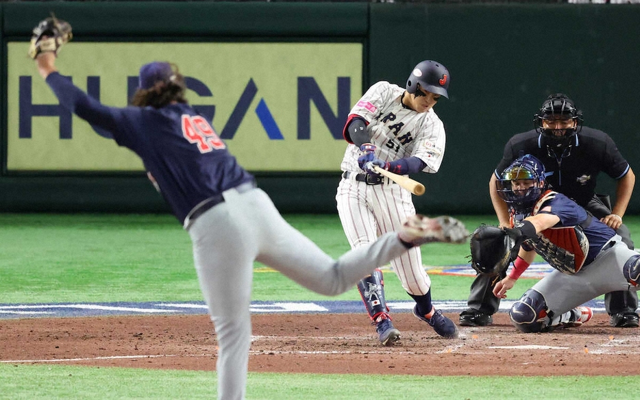 ＜日本・米国＞5回、バーノンから勝ち越しの2点適時三塁打を放つ小園（撮影・光山　貴大）