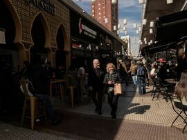 Shoppers in Buenos Aires, Argentina. Photographer: Anita Pouchard Serra/Bloomberg