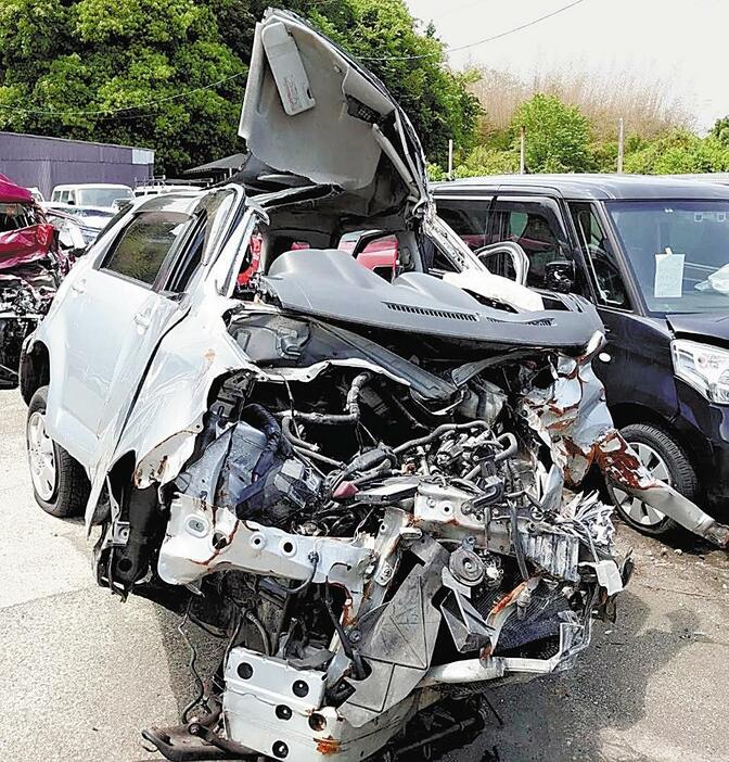 事故で大破した小柳さんの車＝遺族提供