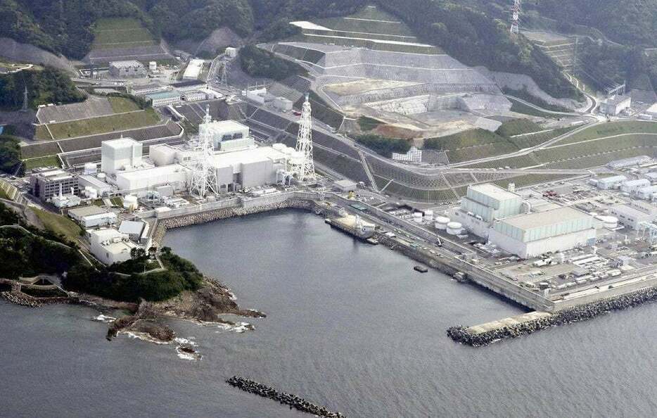 中国電力・島根原子力発電所（左は1号機、中央は2号機、右奥は3号機）