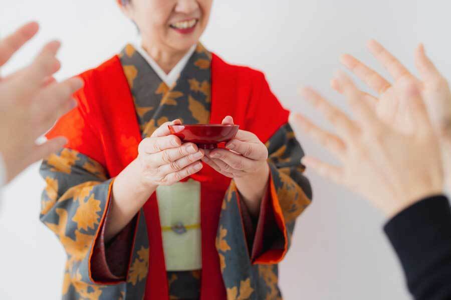 還暦のお祝い（写真はイメージ）【写真：PIXTA】