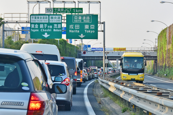 京葉道路。最初の開通から64年が経過しているが有料のままだ（画像：PIXTA）。